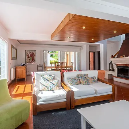Vila Aberta Fofa - Spacious 5 Bedroom - Situated In Portuguese Countryside 40 Km From Lisbon *