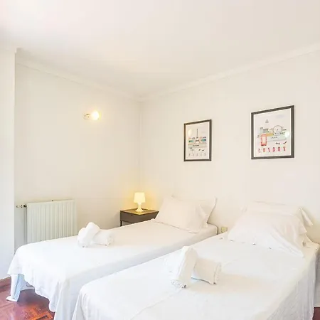 Vila Aberta Fofa - Spacious 5 Bedroom - Situated In Portuguese Countryside 40 Km From Lisbon Alfarim